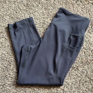 ZYIA Cropped Leggings 8/10